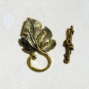 3/$10, Large Grape Leaf Shape Gold Tone Alloy OT Toggle Clasps